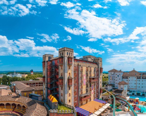 In Hotel Castillo Alcazar Europa Park lijkt het nog of je in een kasteel woont