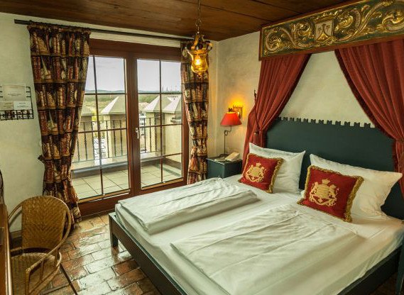 De hotelkamer van Hotel Castillo Alcazar Europa Park is bijzonder mooi