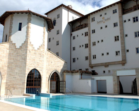 Maak een plons in het zwembad van Hotel Santa Isabel Europa Park