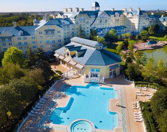 Geniet van het zwembad van Newport Bay Club Hotel bij Eurodisney